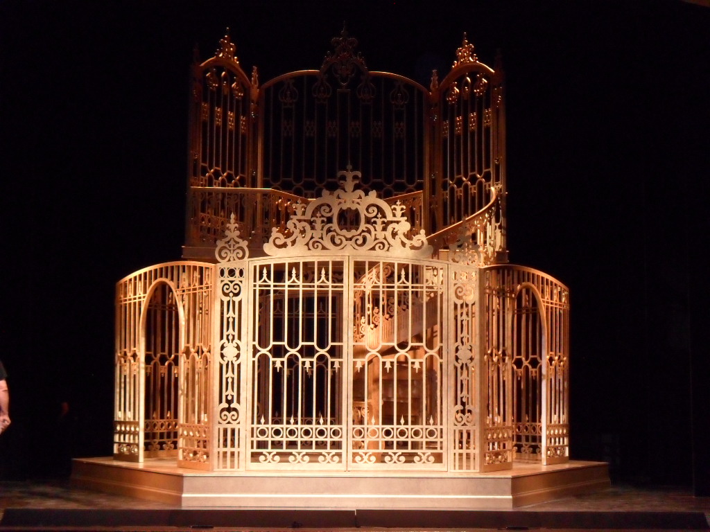 Set piece for theater out of birch plywood High-Volume Production Jobs – metal tabs